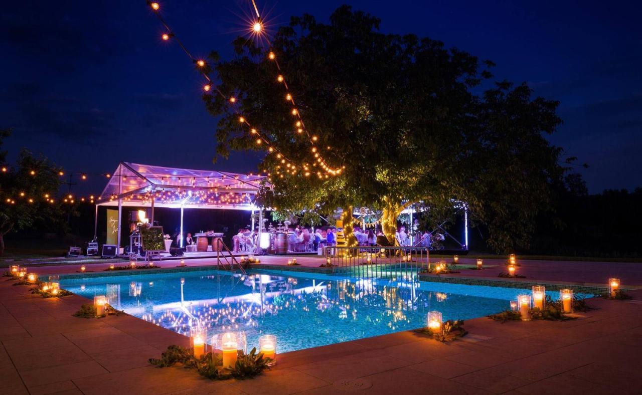 Villa Poropati, Groznjan, Istria - Luxury Countryside Estate For Up To 19 Persons - Large Pool Of 80M2 With Kids Section エクステリア 写真