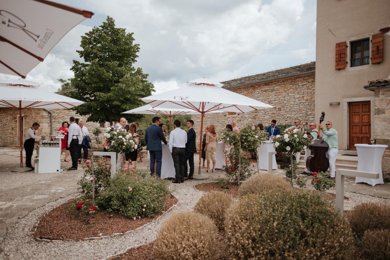 Villa Poropati, Groznjan, Istria - Luxury Countryside Estate For Up To 19 Persons - Large Pool Of 80M2 With Kids Section エクステリア 写真