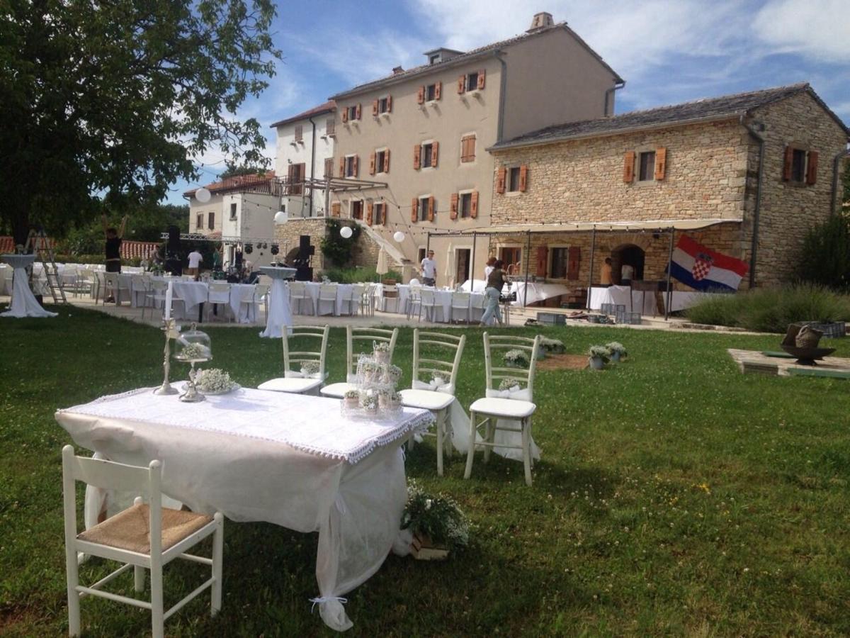 Villa Poropati, Groznjan, Istria - Luxury Countryside Estate For Up To 19 Persons - Large Pool Of 80M2 With Kids Section エクステリア 写真