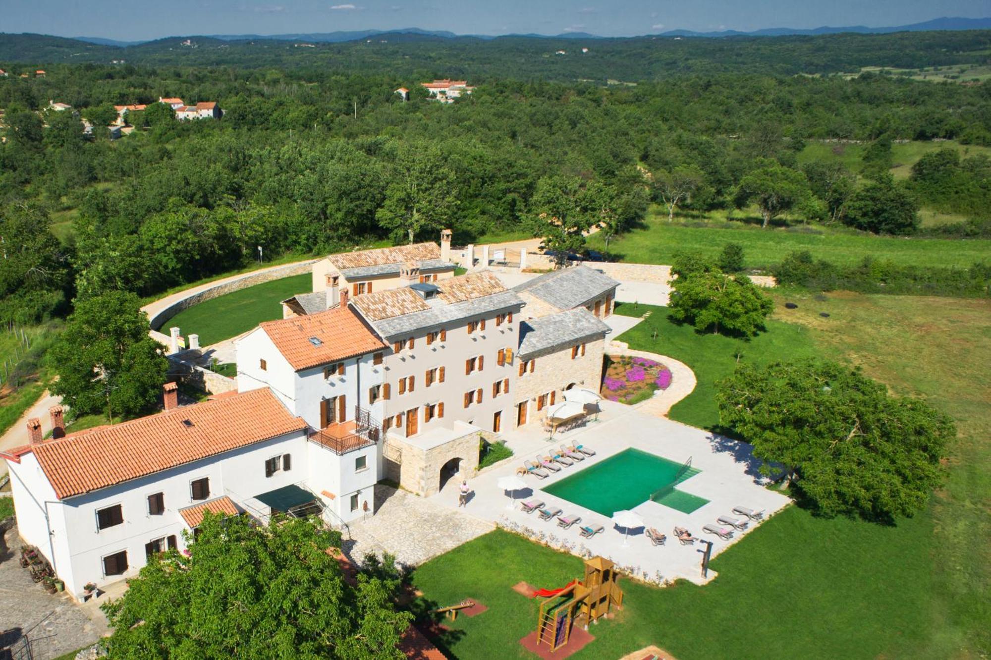 Villa Poropati, Groznjan, Istria - Luxury Countryside Estate For Up To 19 Persons - Large Pool Of 80M2 With Kids Section エクステリア 写真