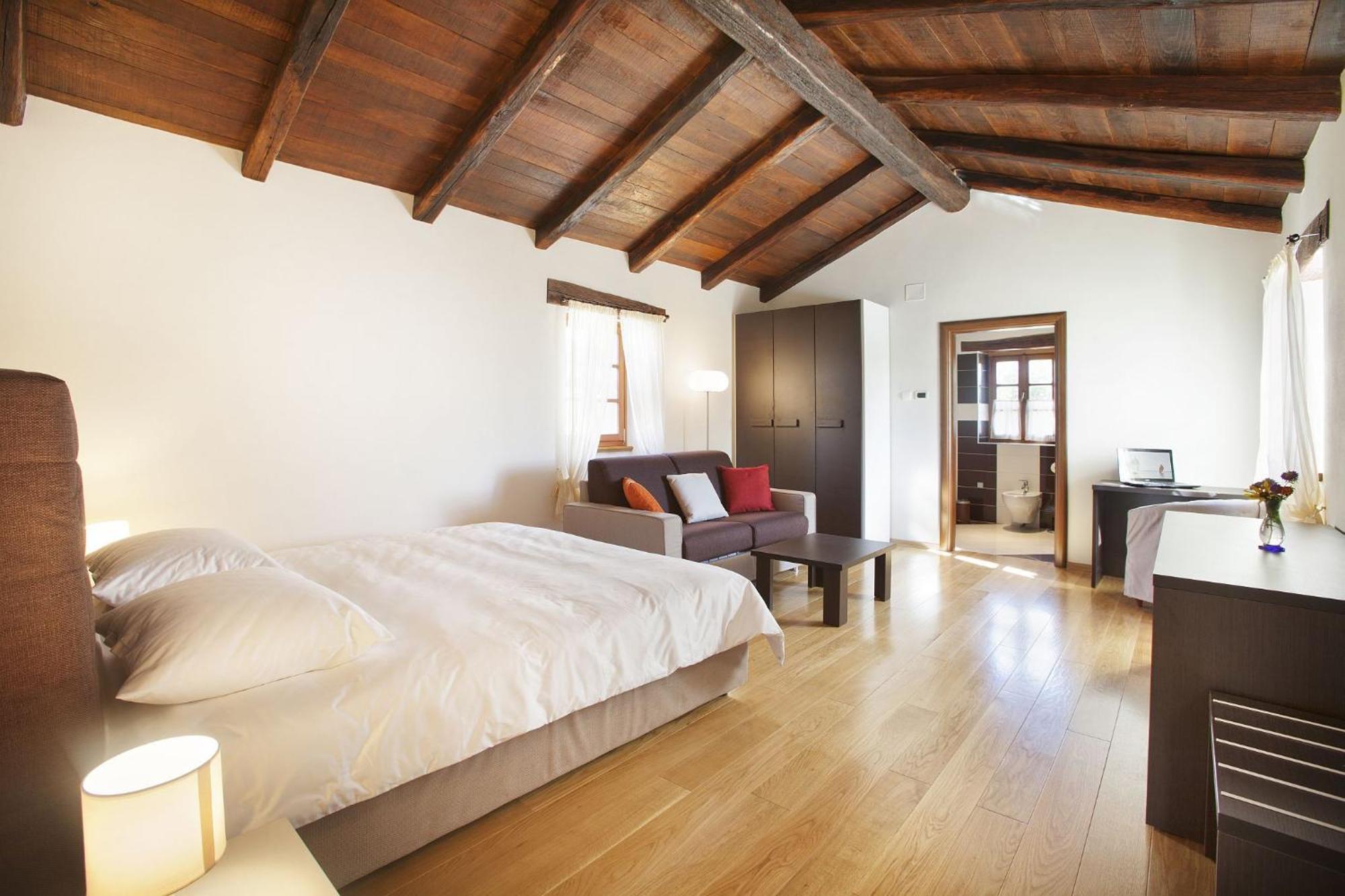 Villa Poropati, Groznjan, Istria - Luxury Countryside Estate For Up To 19 Persons - Large Pool Of 80M2 With Kids Section エクステリア 写真