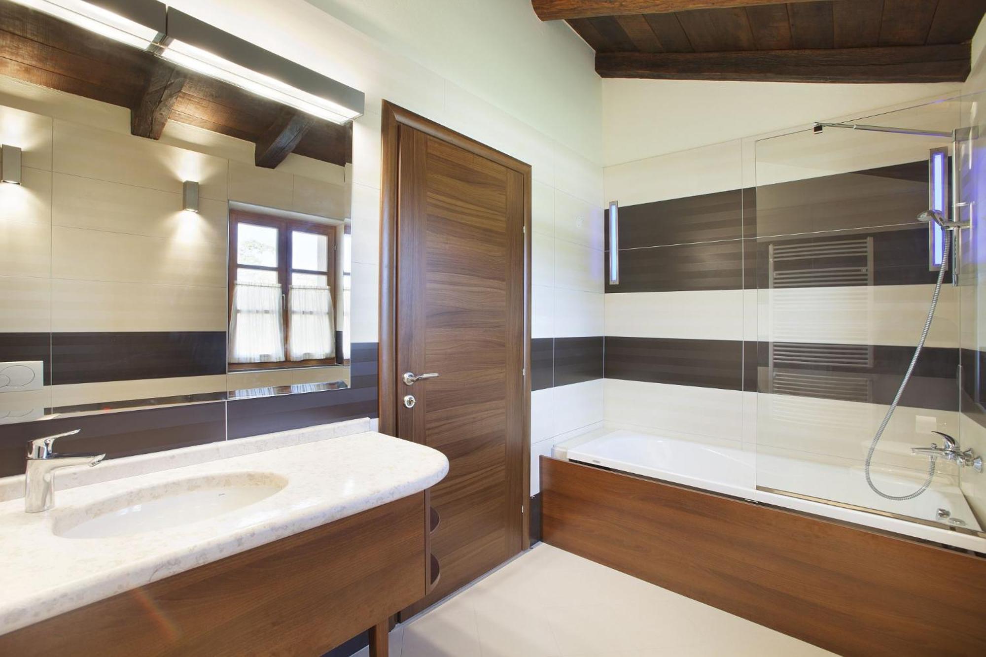 Villa Poropati, Groznjan, Istria - Luxury Countryside Estate For Up To 19 Persons - Large Pool Of 80M2 With Kids Section エクステリア 写真