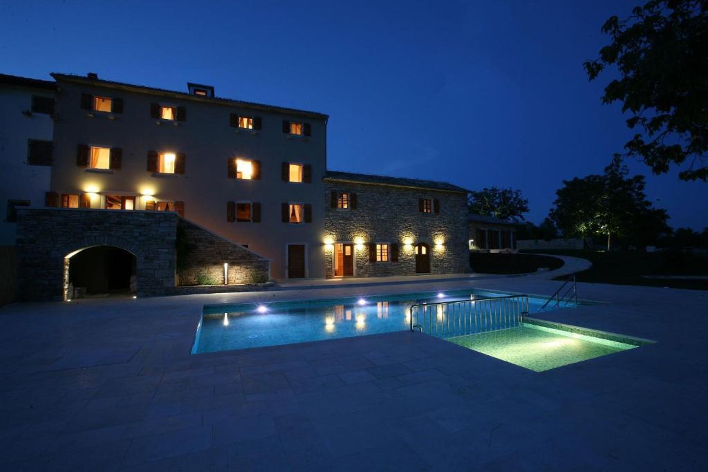 Villa Poropati, Groznjan, Istria - Luxury Countryside Estate For Up To 19 Persons - Large Pool Of 80M2 With Kids Section 部屋 写真