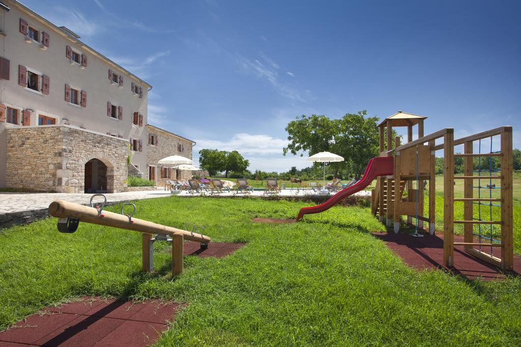 Villa Poropati, Groznjan, Istria - Luxury Countryside Estate For Up To 19 Persons - Large Pool Of 80M2 With Kids Section エクステリア 写真