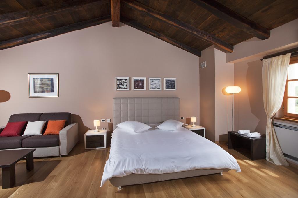 Villa Poropati, Groznjan, Istria - Luxury Countryside Estate For Up To 19 Persons - Large Pool Of 80M2 With Kids Section エクステリア 写真