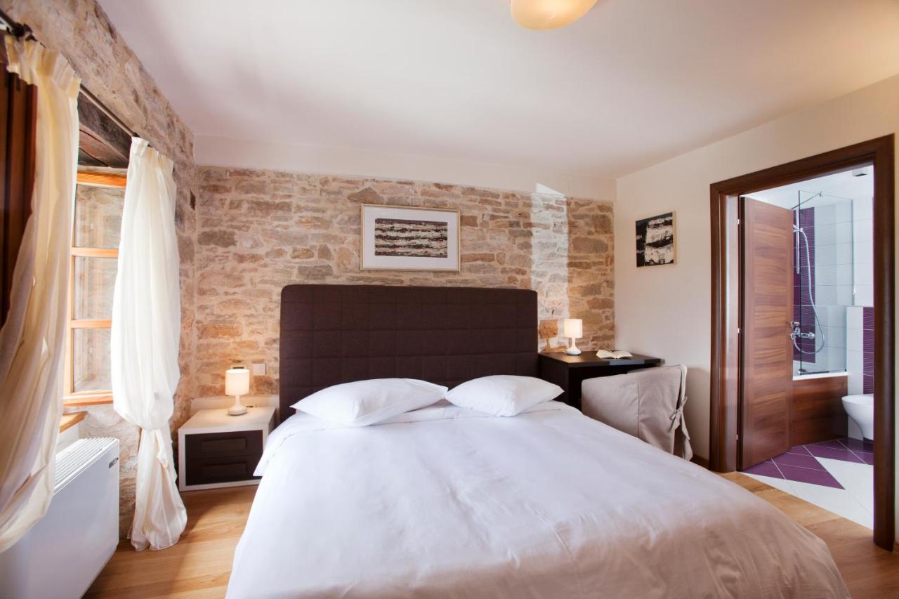 Villa Poropati, Groznjan, Istria - Luxury Countryside Estate For Up To 19 Persons - Large Pool Of 80M2 With Kids Section エクステリア 写真
