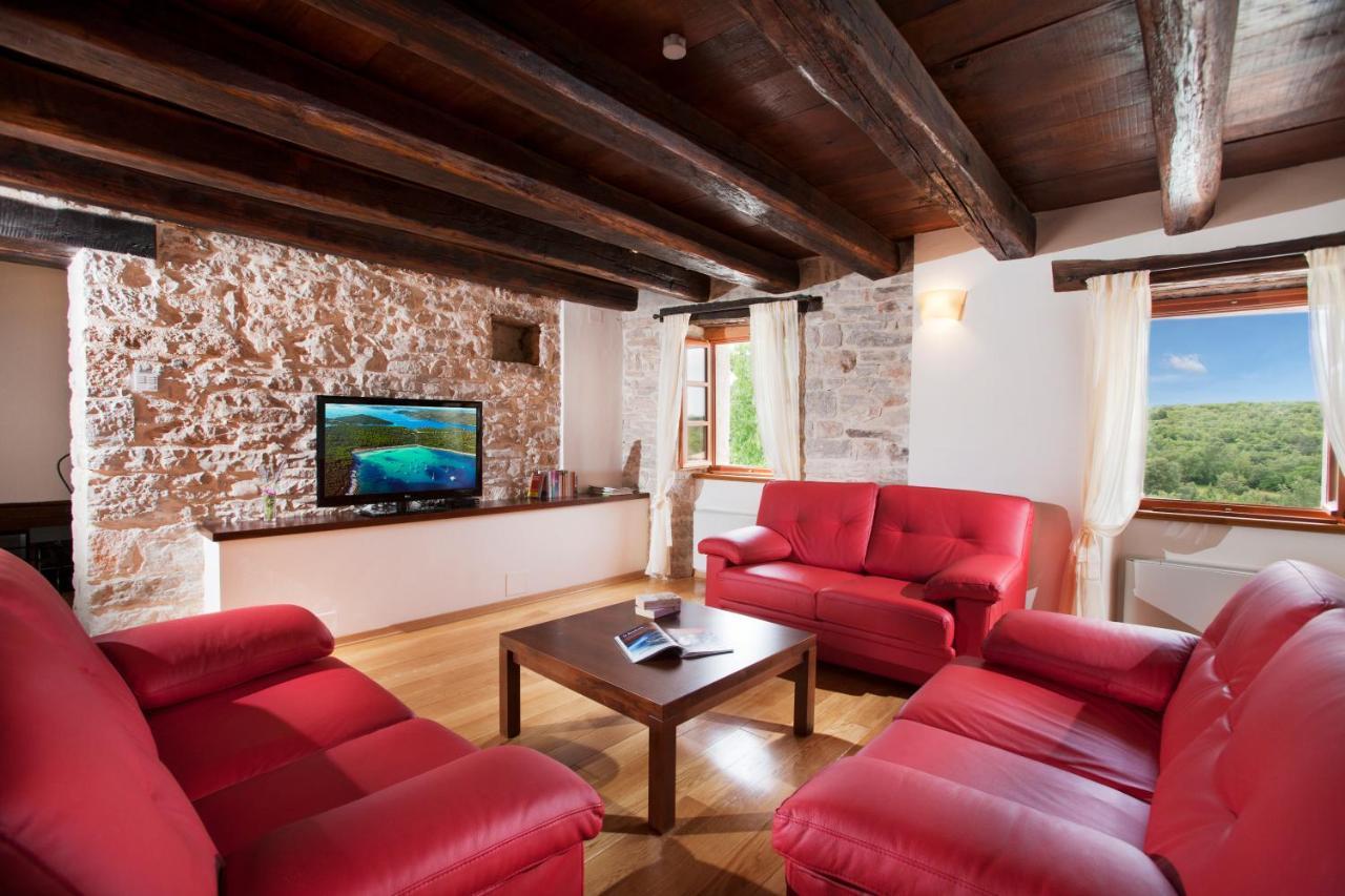 Villa Poropati, Groznjan, Istria - Luxury Countryside Estate For Up To 19 Persons - Large Pool Of 80M2 With Kids Section エクステリア 写真