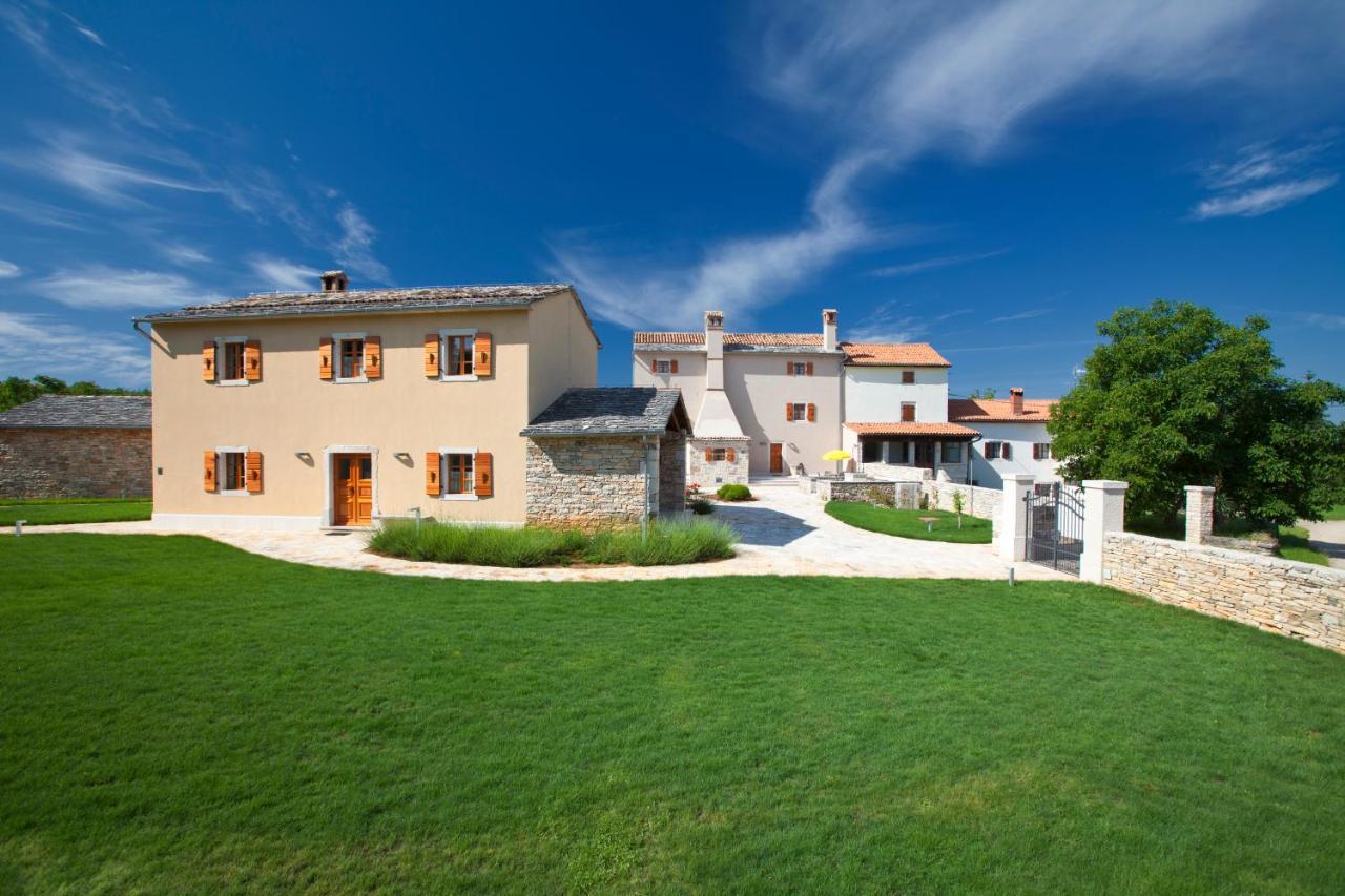 Villa Poropati, Groznjan, Istria - Luxury Countryside Estate For Up To 19 Persons - Large Pool Of 80M2 With Kids Section エクステリア 写真