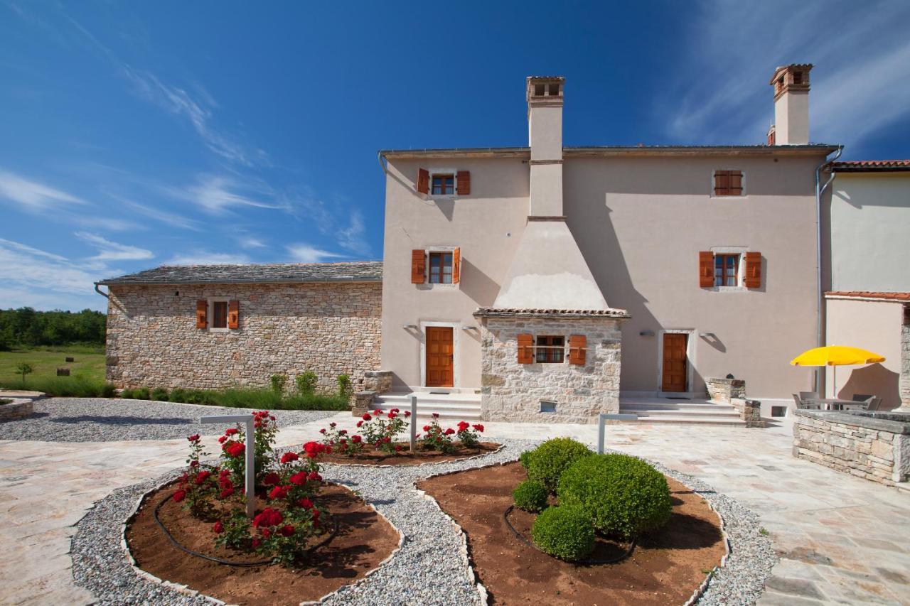 Villa Poropati, Groznjan, Istria - Luxury Countryside Estate For Up To 19 Persons - Large Pool Of 80M2 With Kids Section エクステリア 写真