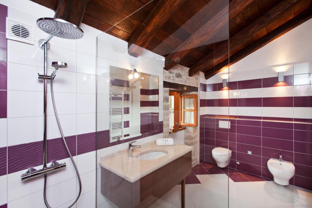 Villa Poropati, Groznjan, Istria - Luxury Countryside Estate For Up To 19 Persons - Large Pool Of 80M2 With Kids Section エクステリア 写真